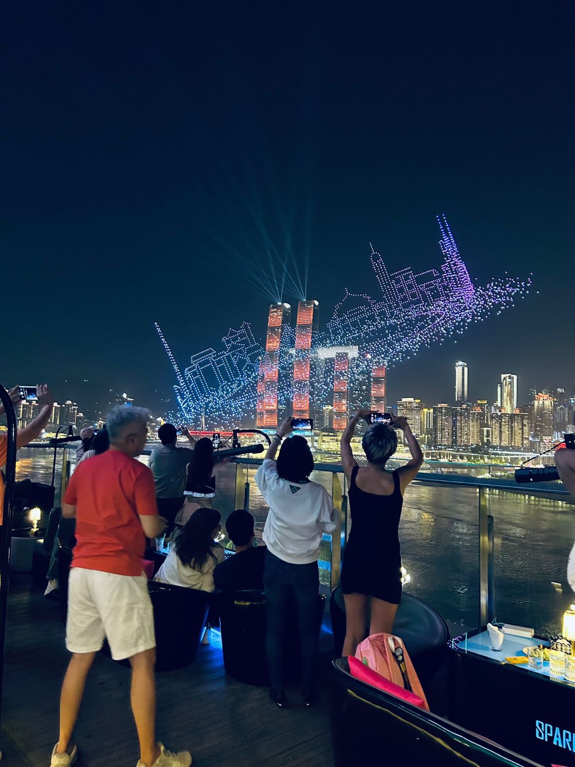 重庆无人机灯光秀是每周六都有吗？